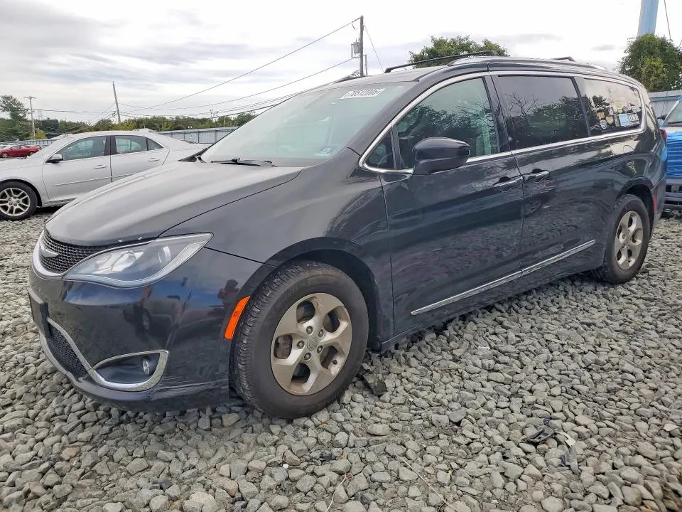 2017 Chrysler Pacifica Touring L Plus